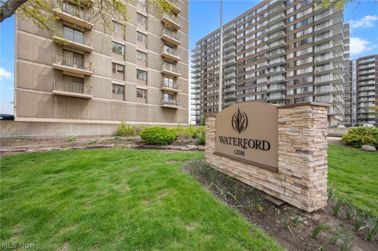 12500 Edgewater Drive #402, Lakewood, OH - Photo 2