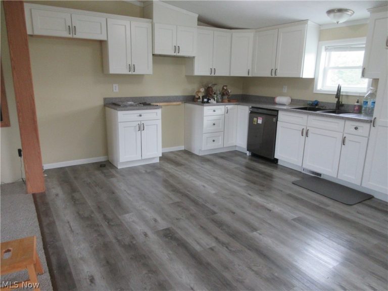 5232 Russel Road, Andover, OH - Photo 5