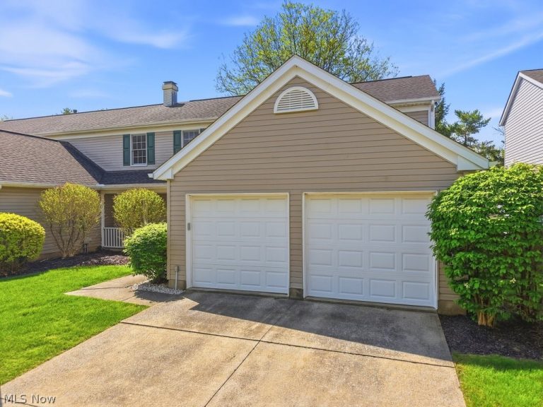 20745 Sun Meadow Trail, Strongsville, OH - Photo 2