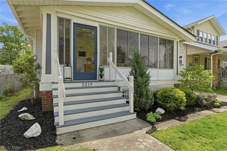 2219 Carabel Avenue, Lakewood, OH - Photo 2
