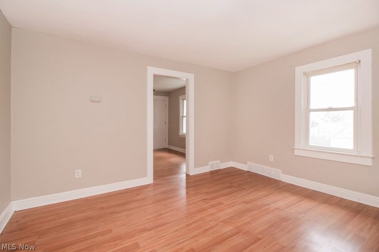 19211 Shawnee Avenue #2/UP, Cleveland, OH - Photo 4