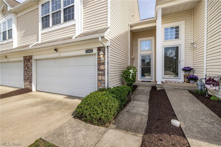 29089 Pembrooke Boulevard, Olmsted Twp, OH - Photo 2