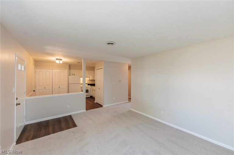126 Royal Crest Drive #E, Seville, OH - Photo 6