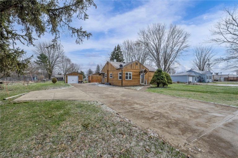 1325 Hadcock Road, Brunswick, OH - Photo 2