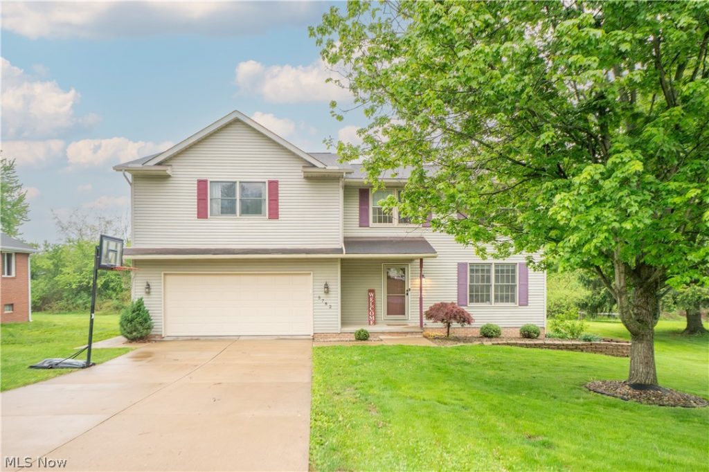 5782 Drenta Circle, Navarre, OH