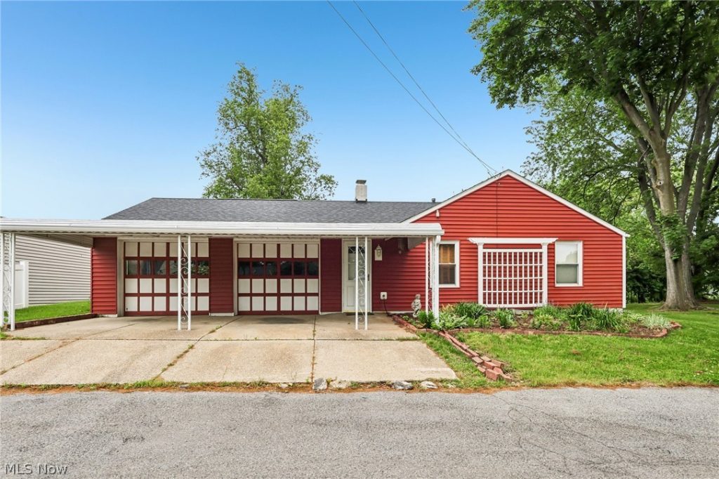686 Portage Lakes Drive, New Franklin, OH