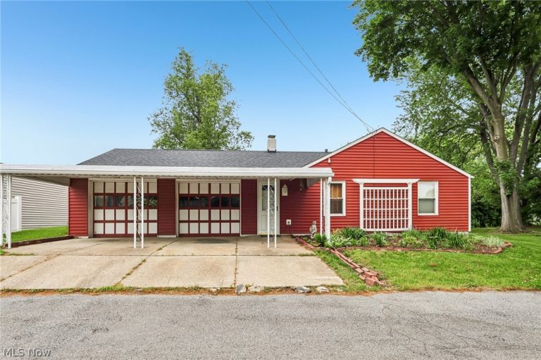 686 Portage Lakes Drive, New Franklin, OH, 44319