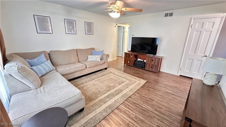 1206 Genesee Avenue, Mayfield Heights, OH - Photo 3