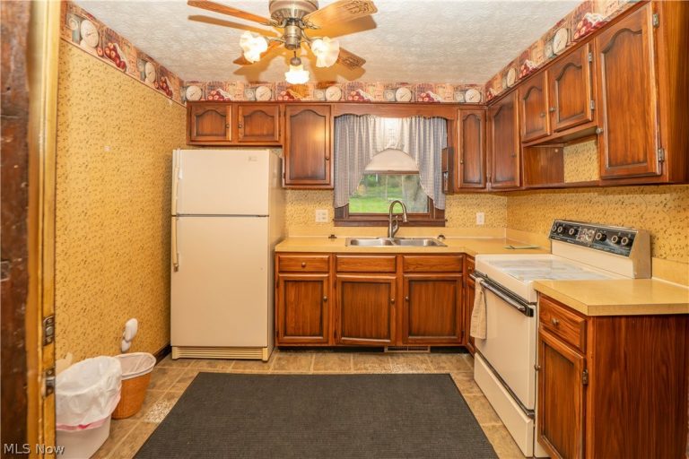 2909 Sanitarium Road, Akron, OH - Photo 8