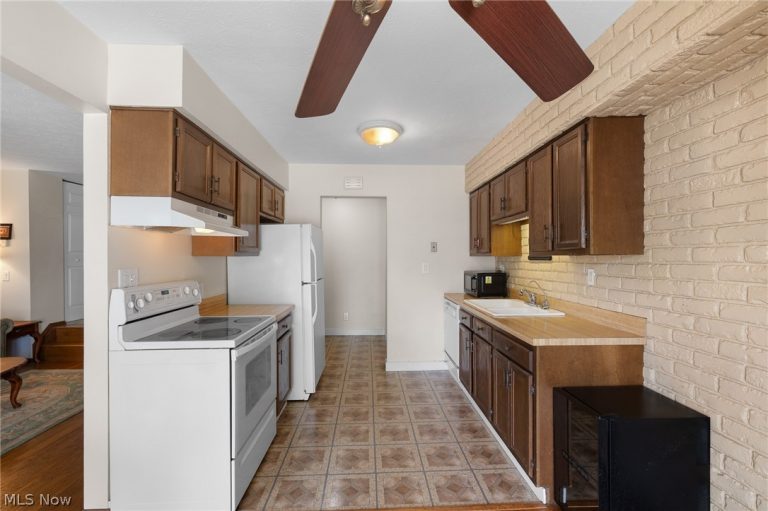 17220 Sheldon Court #48B, Brook Park, OH - Photo 8