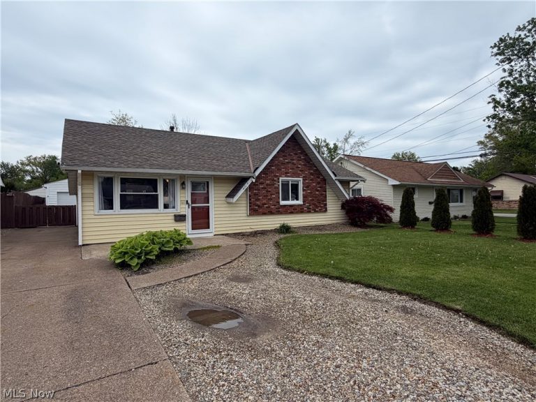 4219 Brockley Avenue, Sheffield Lake, OH - Photo 4