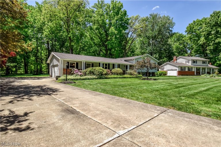 9412 Beaver Creek Drive, Mentor, OH - Photo 2