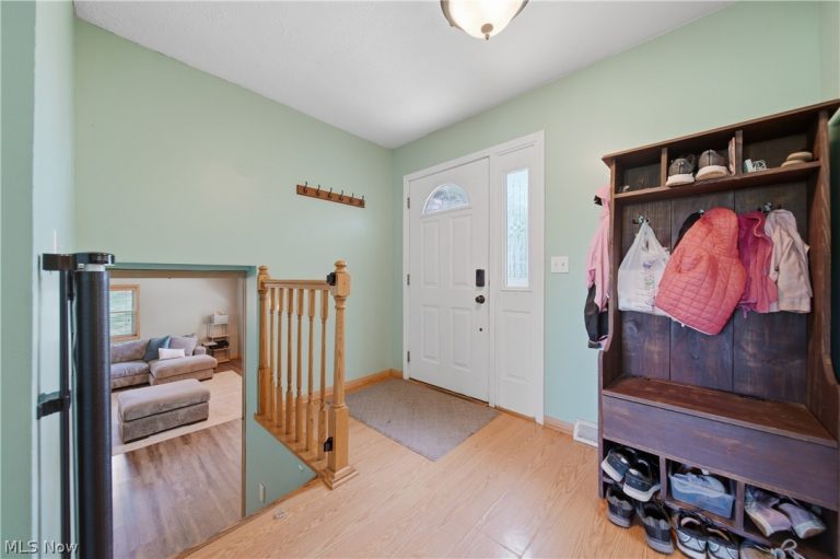 11205 Merrimack Avenue, Hartville, OH - Photo 4