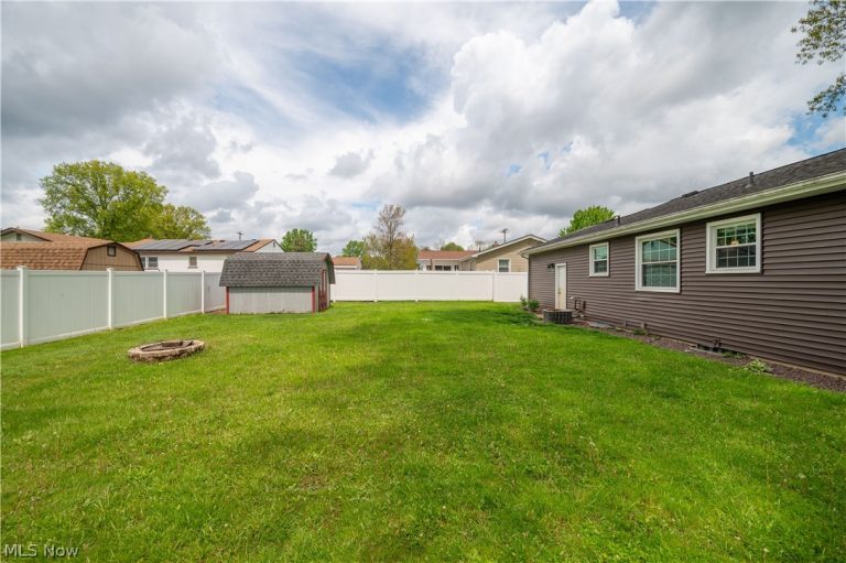 1656 Yolanda Drive, Youngstown, OH - Photo 3