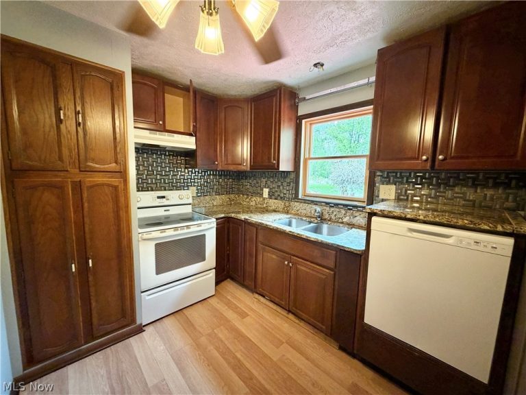 3948 Carson Salt Springs Road, Newton Falls, OH - Photo 4
