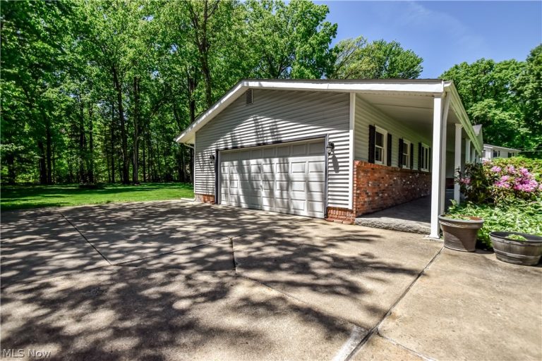 9412 Beaver Creek Drive, Mentor, OH - Photo 3