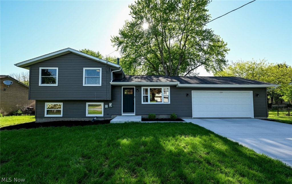 1520 Congress Lake Road, Mogadore, OH