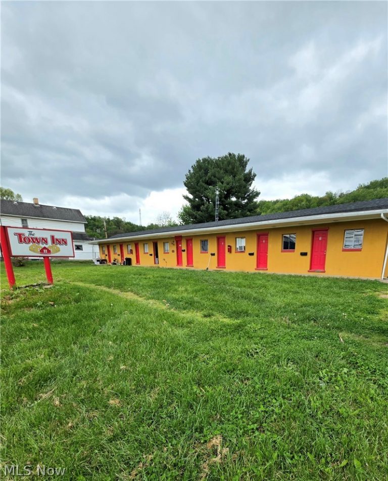 1901 Clark Avenue, Wellsville, OH, 43968
