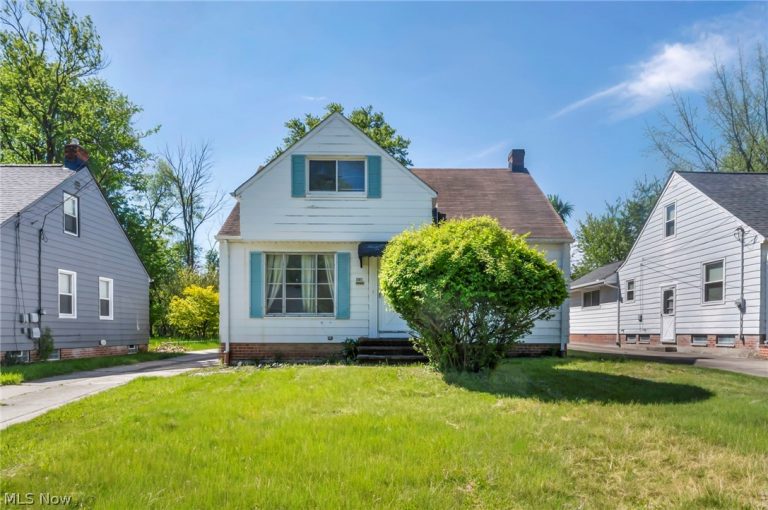 15812 Grant Avenue, Maple Heights, OH - Photo 2