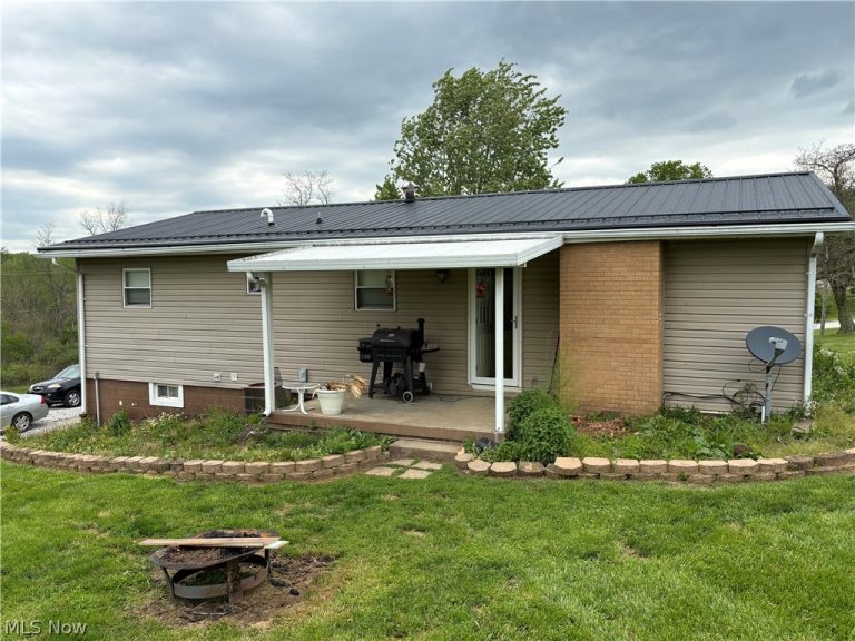 112 College Street, Cadiz, OH - Photo 2