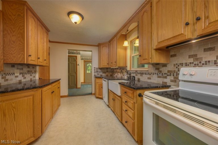 905 Pineview Avenue, North Canton, OH - Photo 5