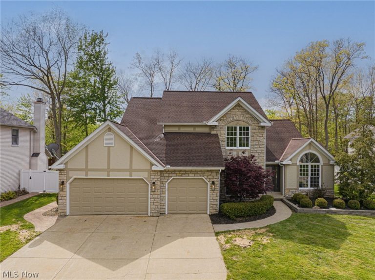 18964 Bears Paw Lane, Strongsville, OH - Photo 2