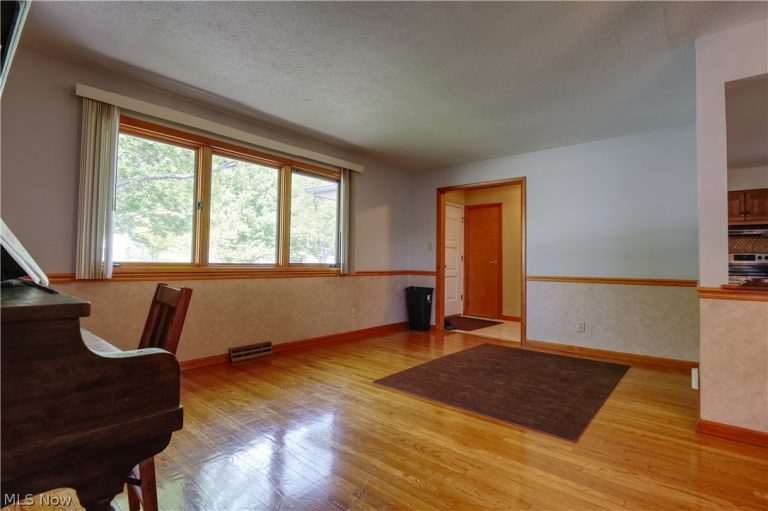 9307 Munich Drive, Parma, OH - Photo 5
