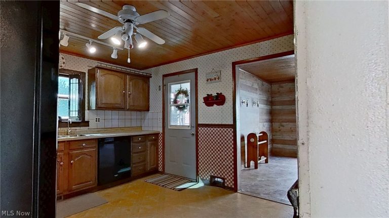 501 Helen Street, Weirton, WV - Photo 8