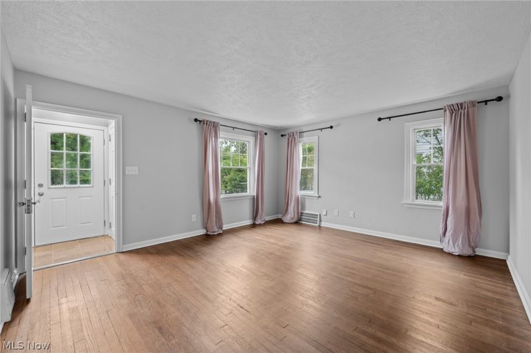 3504 Scarborough Road, Cleveland Heights, OH - Photo 5