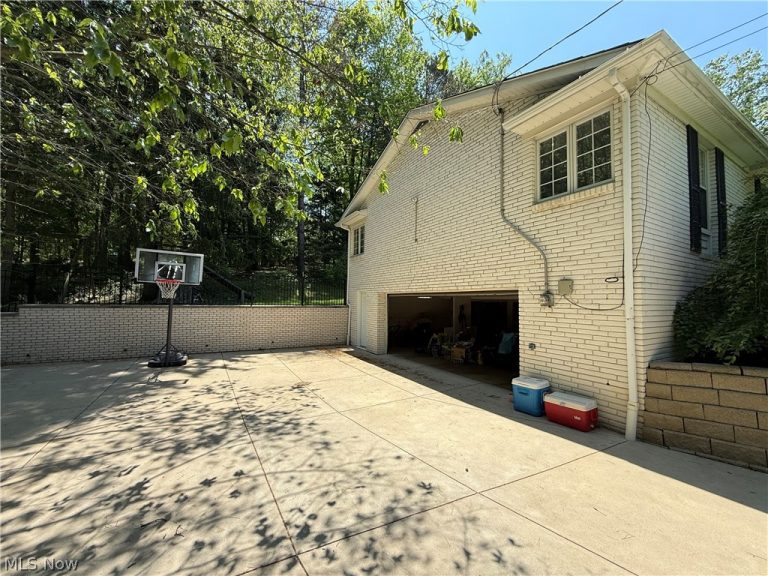 6803 cranbrook, Brecksville, OH - Photo 3