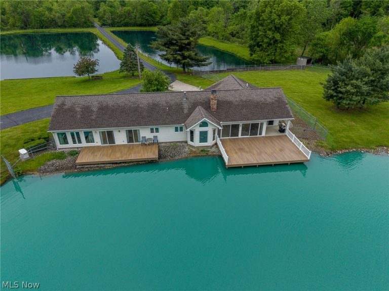9541 Bedford Road, Macedonia, OH - Photo 2
