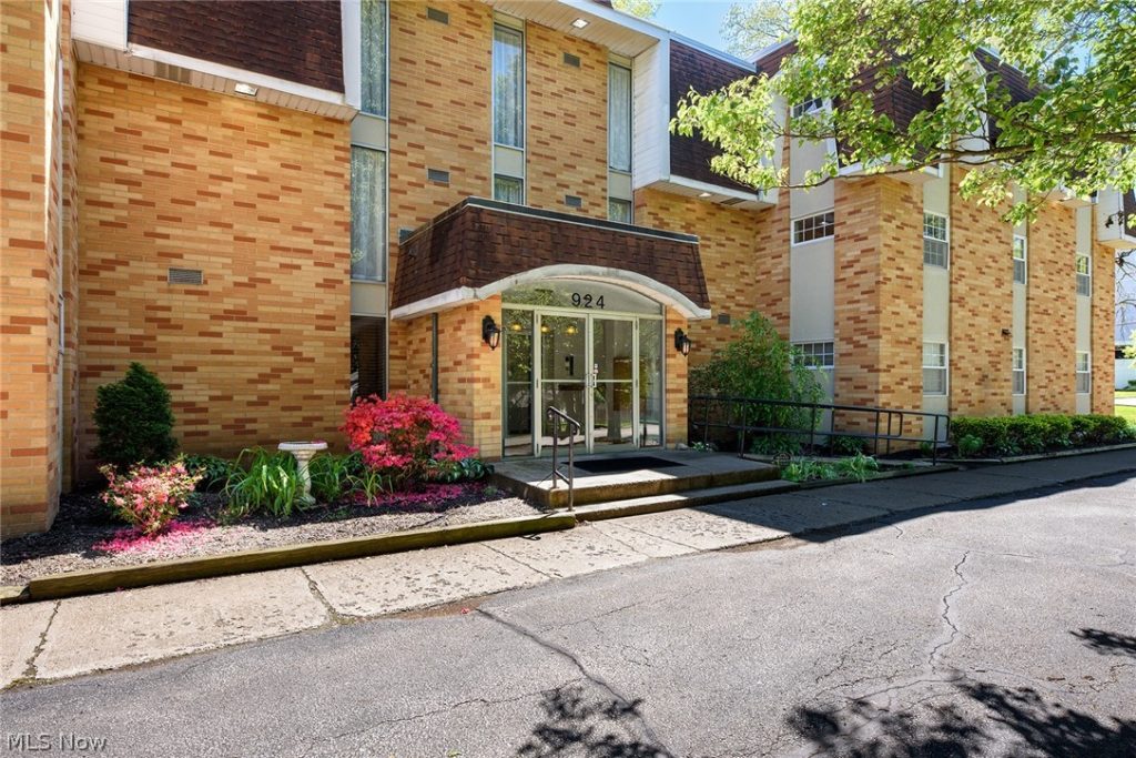 924 Memorial Parkway #207, Akron, OH