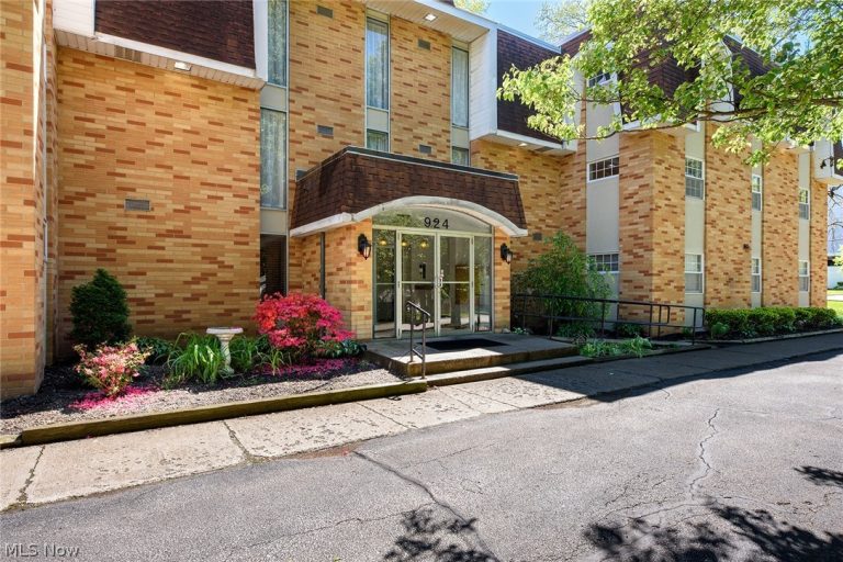 924 Memorial Parkway #207, Akron, OH, 44303