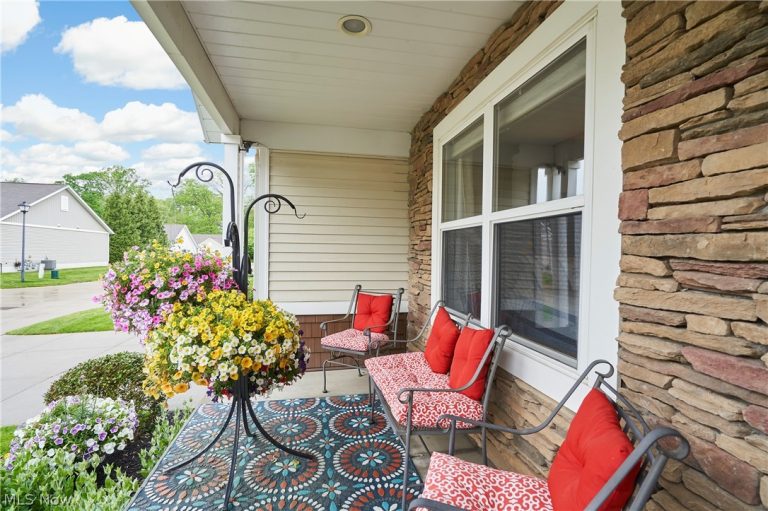 995 Bristol Drive, Akron, OH - Photo 3