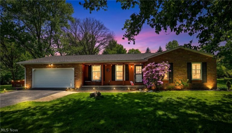 614 Hidden Valley Road, Cuyahoga Falls, OH - Photo 2