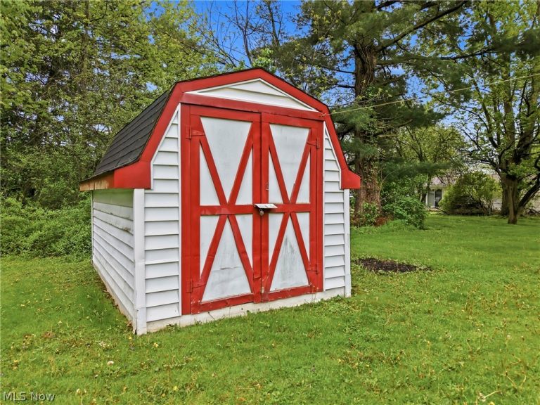 3130 Lynwood Drive, Warren, OH - Photo 8