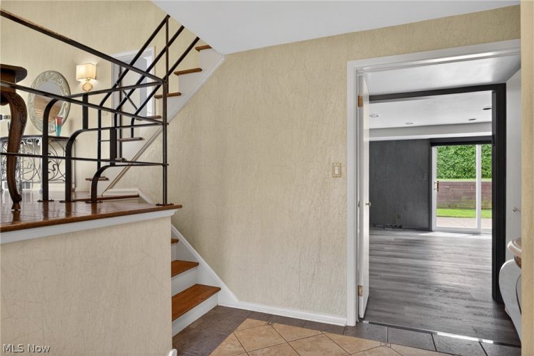 23420 Wendover Drive, Beachwood, OH - Photo 4