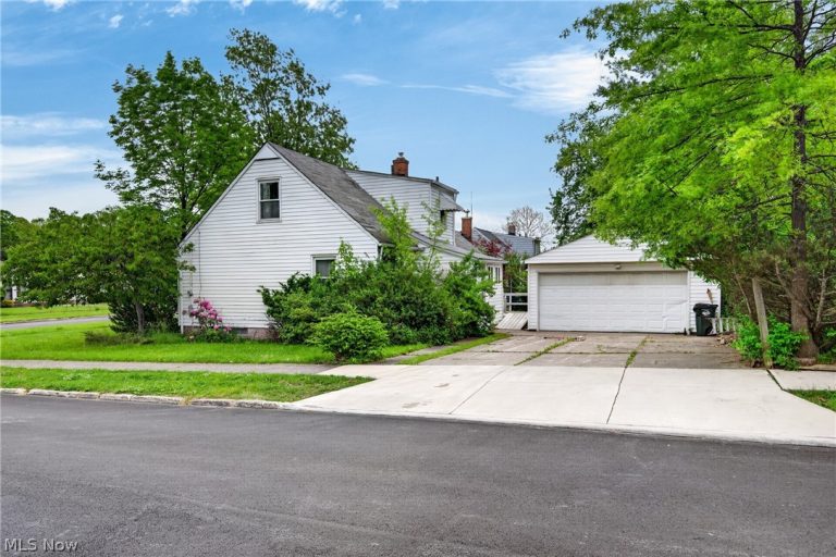 7146 Parkview Drive, Parma, OH - Photo 2