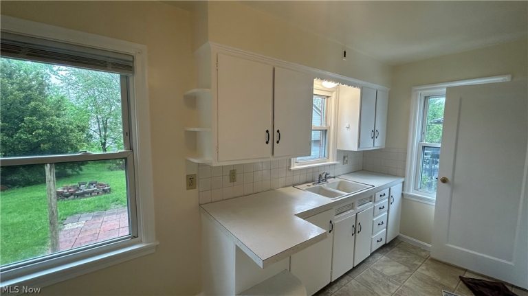 233 Main Street, Girard, OH - Photo 8