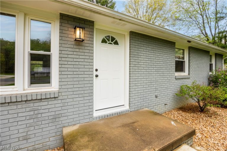 13095 Navarre Road, Beach City, OH - Photo 5