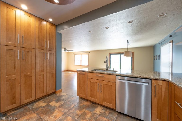 5307 Karen Isle Drive, Willoughby, OH - Photo 6