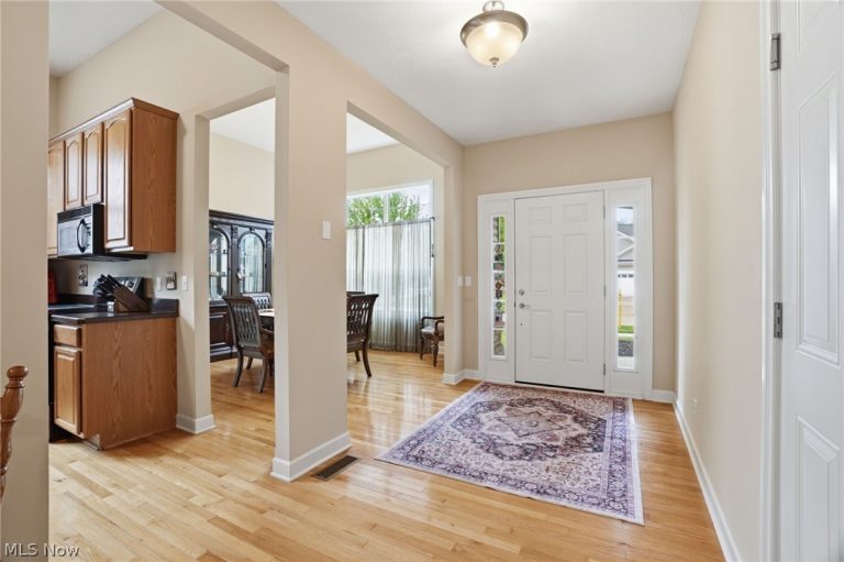 8220 Manor Gate Way, Mentor, OH - Photo 5