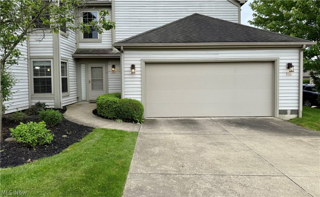 156 Spinnaker Drive, Columbiana, OH