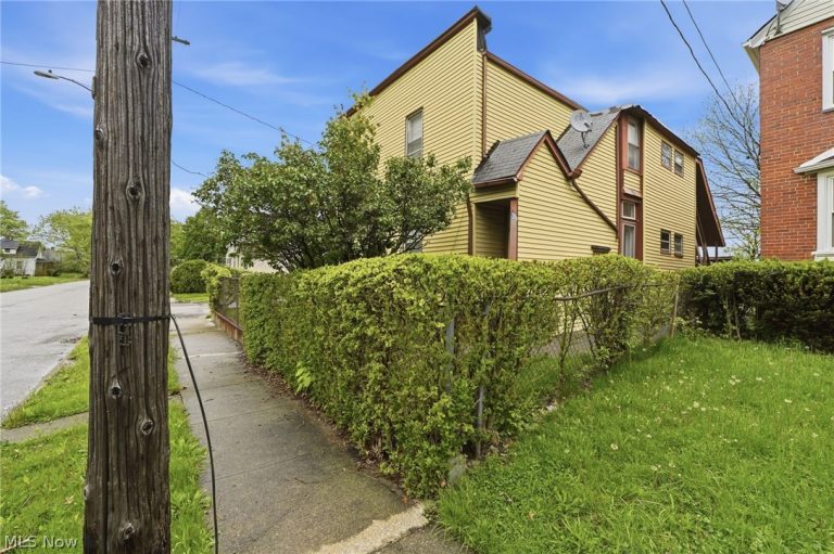 689 Midland Avenue, Cleveland, OH - Photo 8