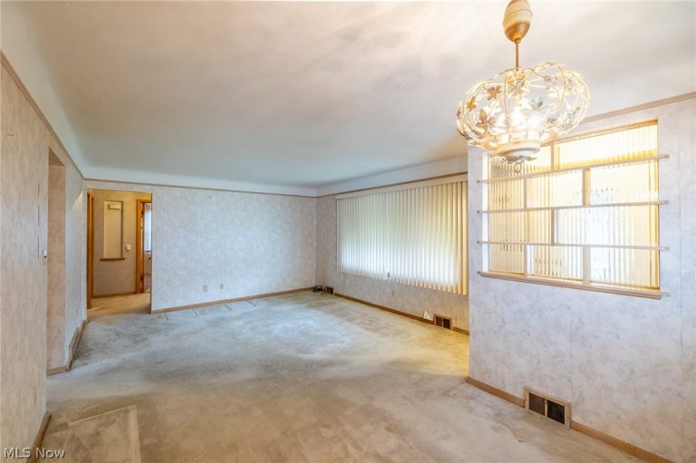 9609 Alexander Road, Garfield Heights, OH - Photo 6