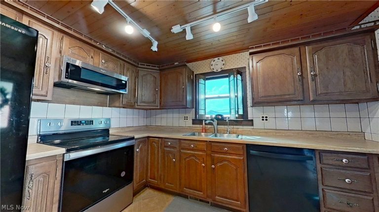 501 Helen Street, Weirton, WV - Photo 6