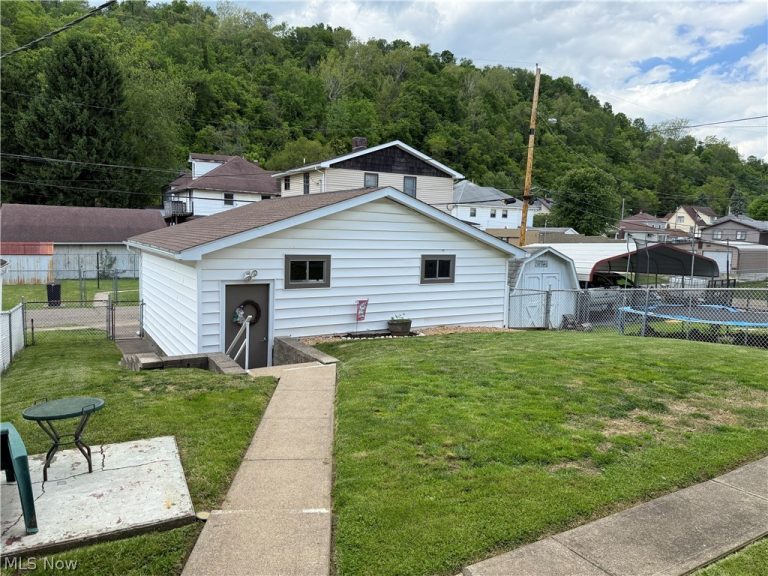 705 Market Street, Yorkville, OH - Photo 8