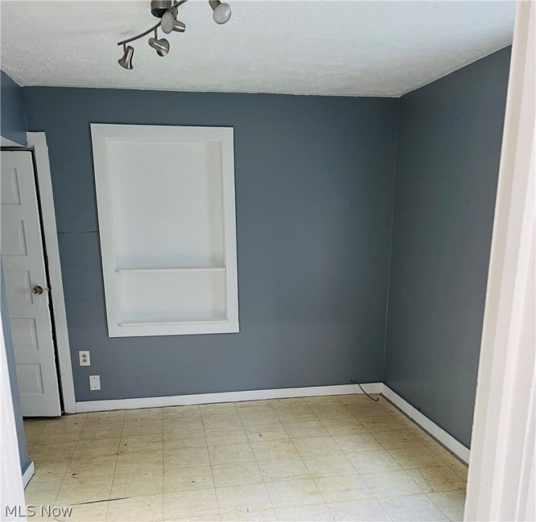 7605 Lawn Avenue, Cleveland, OH - Photo 4