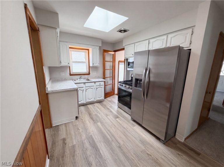 32222 Densmore Road, Willowick, OH - Photo 8