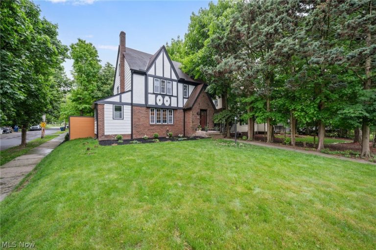 3364 Euclid Heights Boulevard, Cleveland Heights, OH - Photo 3